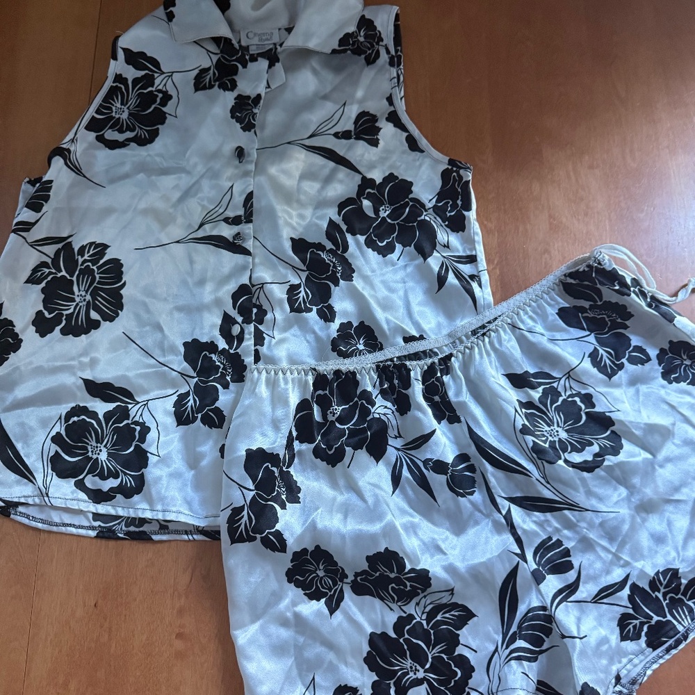 Cinema Etoile Floral Black And White Small Pajama Two Piece Set